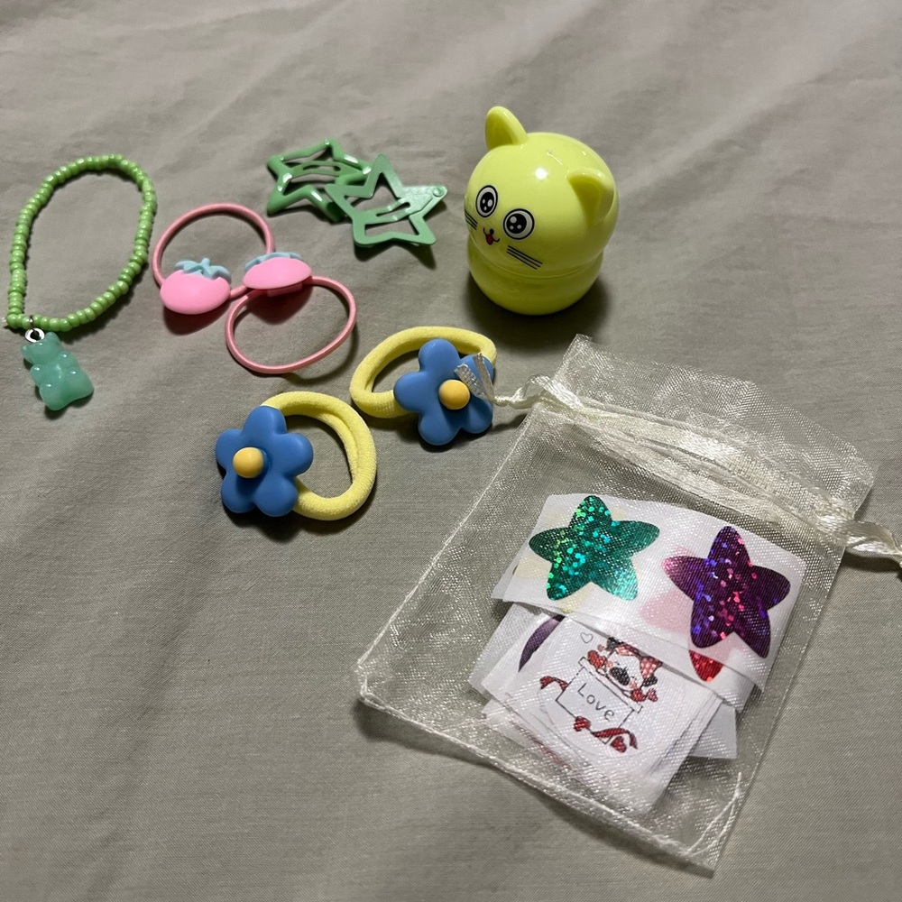 NEW Girls Fun Bundle - Picture 16 of 16